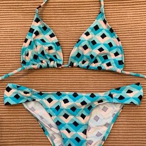 PATTERN BODY GLOVE BIKINI SWIMSUIT / Size: Top(large), Bottoms (small)